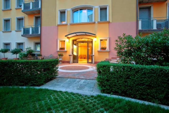볼로냐 Residenza Carracci 아파트 호텔 외부 사진